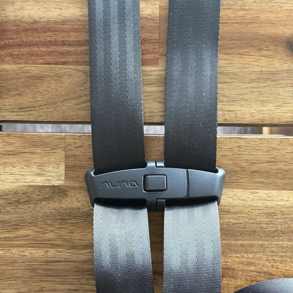 Nuna safety harness